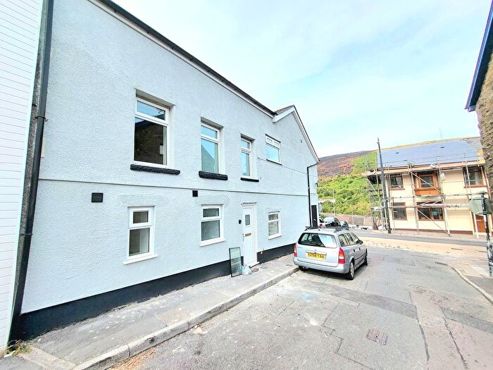 2 Bedroom Flat To Rent In Brooks Corner, High Street, Ferndale, CF43