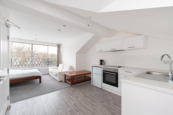 Apartment To Rent In Denning Road, London, NW3