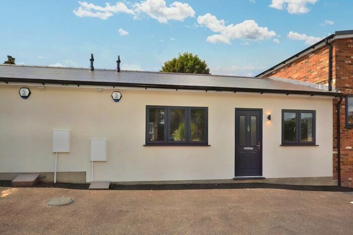 2 Bedroom Bungalow To Rent In Fensomes Close, Hemel Hempstead, HP2