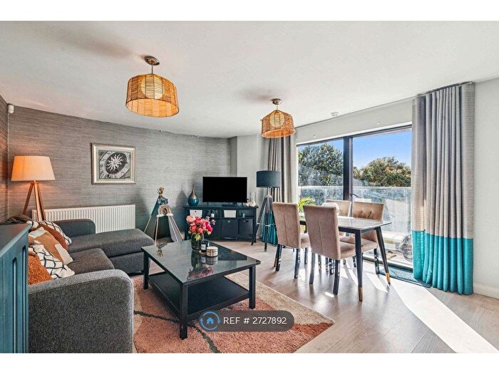 2 Bedroom Flat To Rent In Banister Road, London, W10