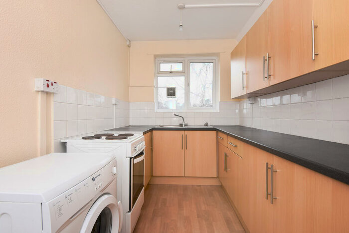 2 Bedroom Flat To Rent In Crofton Road, Locksbottom, BR6