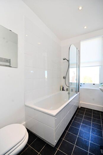 2 Bedroom Flat To Rent In Alexandra Park Road, Alexandra Park, London, N22
