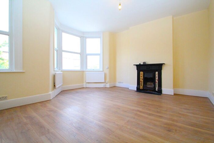 2 Bedroom Flat To Rent In Allison Road, London, N8