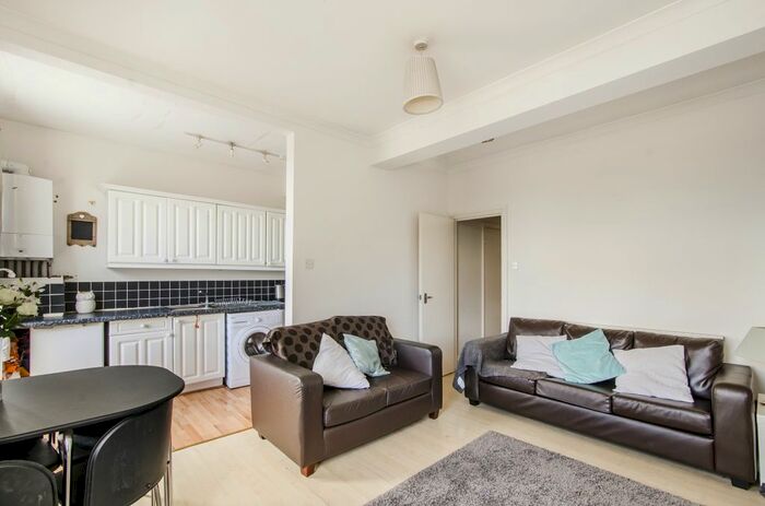 2 Bedroom Flat To Rent In Wandsworth Road, London, SW8