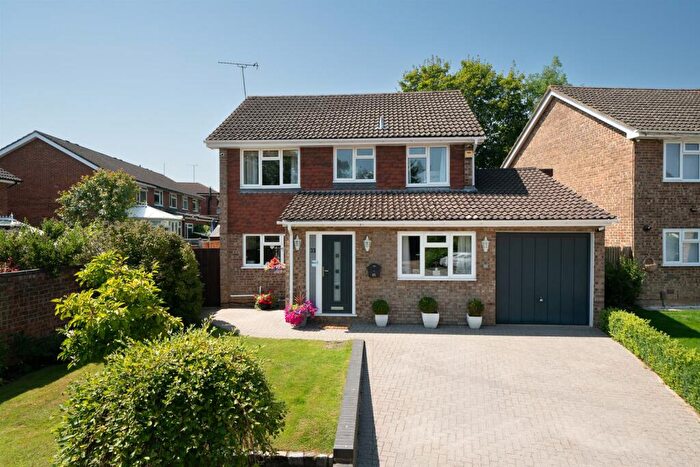 4 Bedroom Detached House For Sale In Gladeside, St Albans, AL4