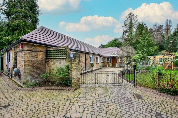 5 Bedroom Bungalow For Sale In Wood Lane, Iver Heath, SL0