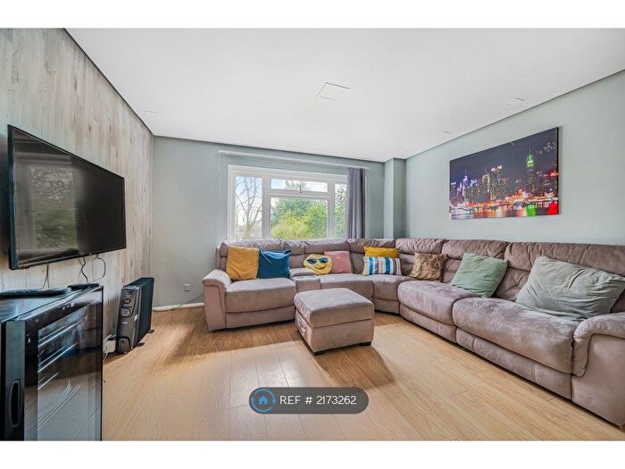 2 Bedroom Flat To Rent In Shepherds Hill, London, N6