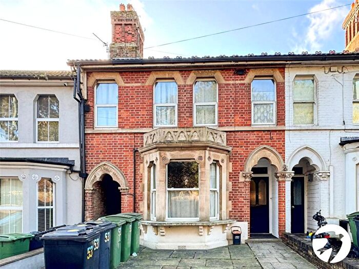 1 Bedroom Flat For Sale In Tonbridge Road, Maidstone, Kent, ME16