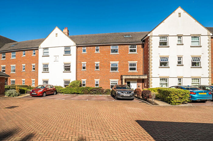 2 Bedroom Apartment For Sale In Waleron Road, Fleet, Hampshire, GU51