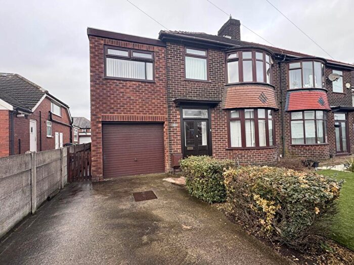 4 Bedroom Semi Detached House For Sale In Broadway, Chadderton, Oldham, OL9