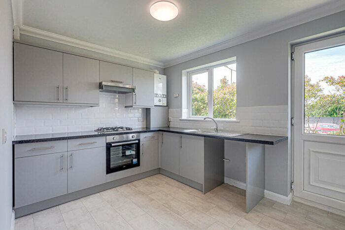 2 Bedroom Apartment For Sale In Shirley Road, Leigh-on-sea, SS9