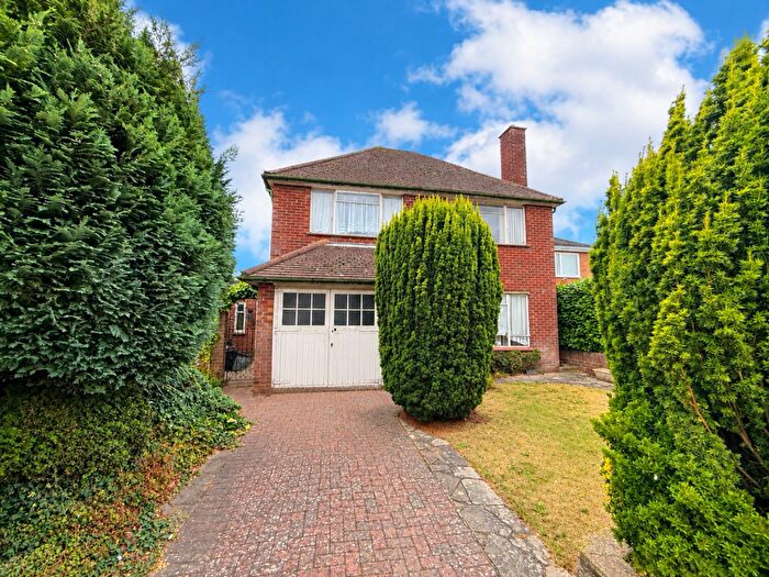 3 Bedroom Detached House For Sale In Blandford Avenue, Luton, LU2