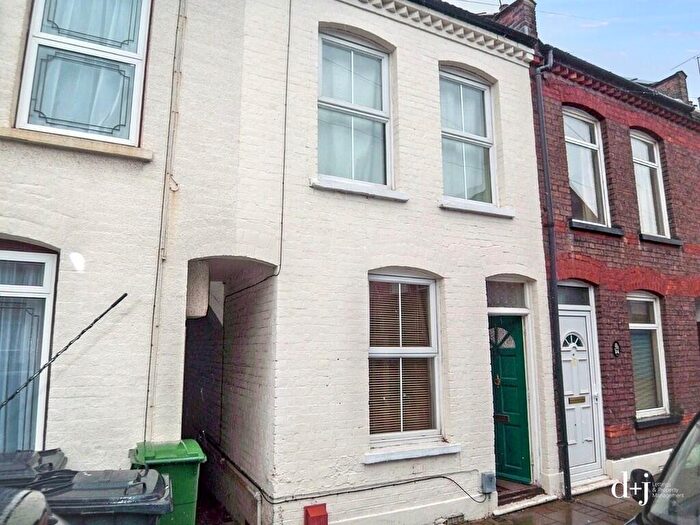 2 Bedroom Terraced House To Rent In Frederick Street, Luton, LU2