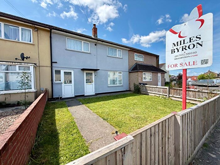 3 Bedroom Terraced House For Sale In Walsingham Road, Walcot, Swindon, SN3