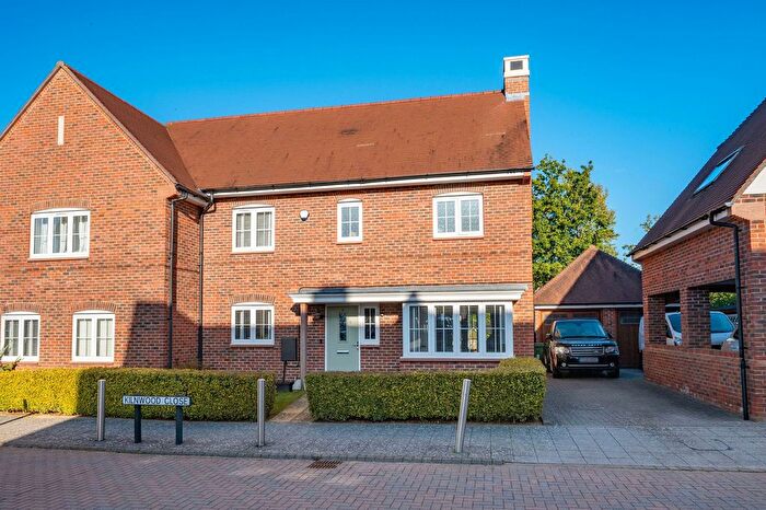 3 Bedroom Semi-detached House For Sale In Kilnwood Close, Faygate, RH12