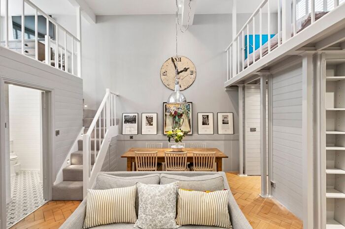 1 Bedroom Flat For Sale In Avenue Studios, Sydney Close, SW3