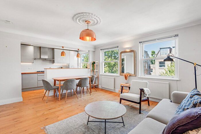 2 Bedroom Flat To Rent In Adolphus Road, Finsbury Park, N4