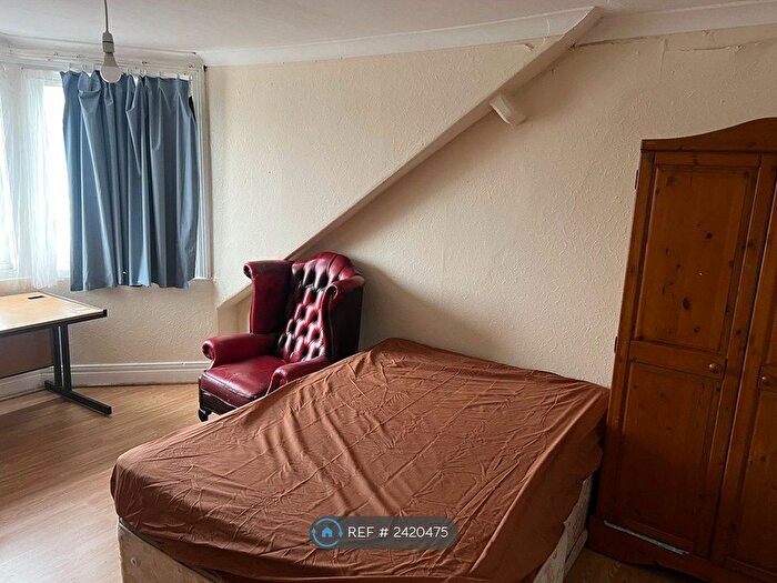 5 Bedroom Semi-Detached House To Rent In Crossley Terrace, Newcastle Upon Tyne, NE4