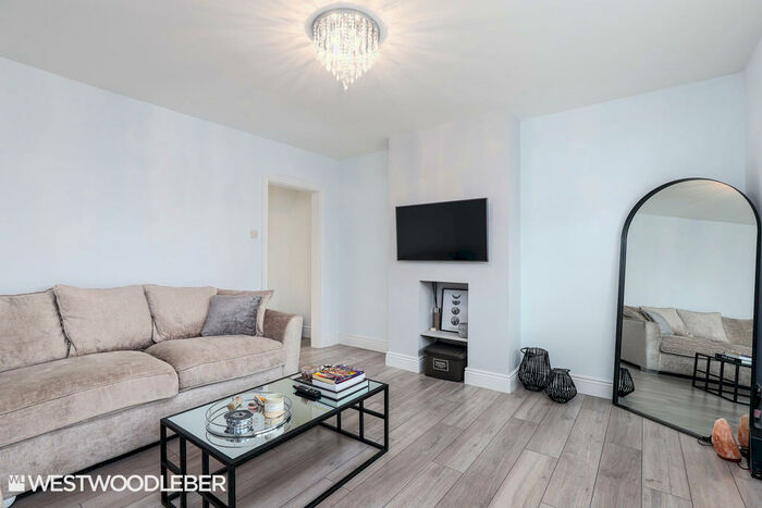 2 Bedroom Terraced House To Rent In Admirals Walk, Hoddesdon, EN11