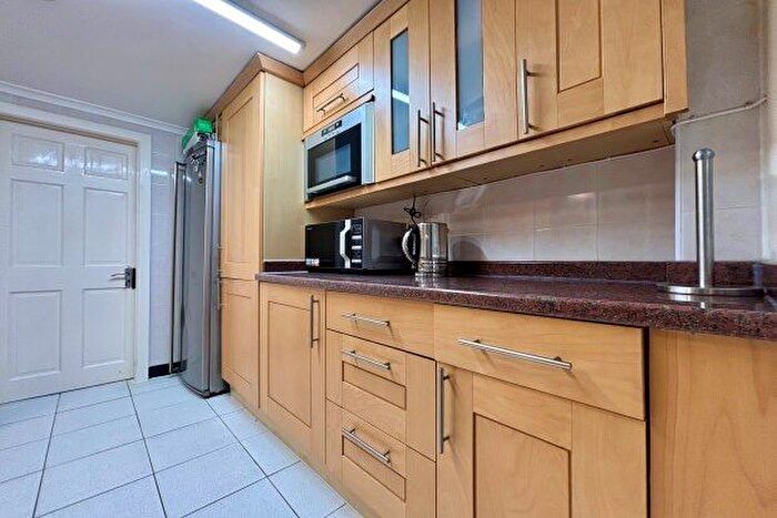 3 Bedroom Terraced House To Rent In Station Road, Gillingham, ME8