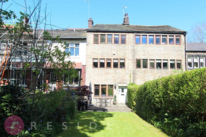 4 Bedroom Cottage For Sale In Edenfield Road, Norden, Rochdale, OL12