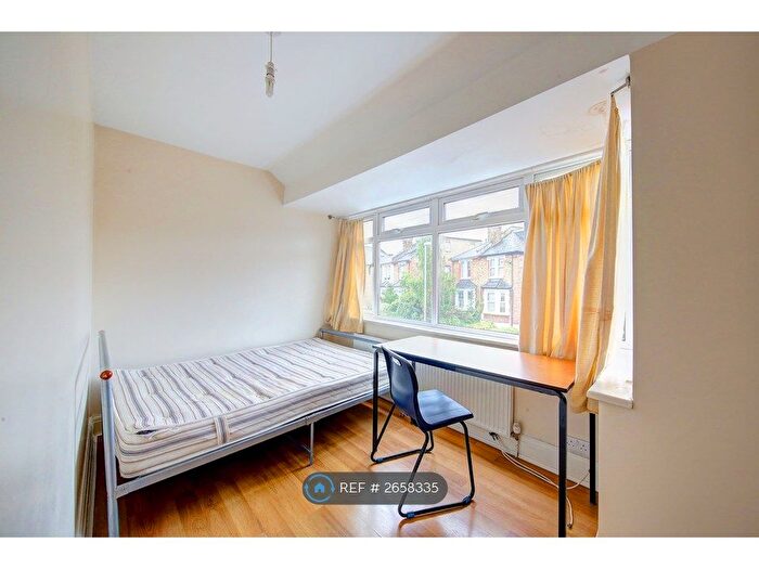 4 Bedroom Terraced House To Rent In The Bittoms, Kingston Upon Thames, KT1