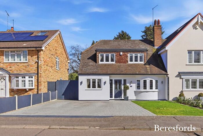 3 Bedroom Semi Detached House For Sale In The Meadows, Ingrave, CM13