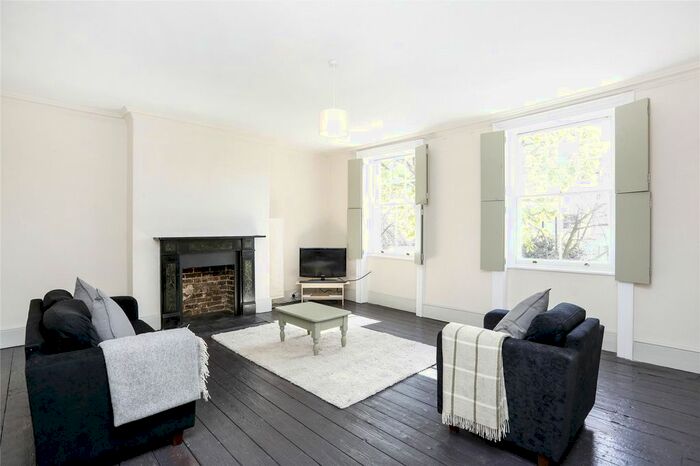 3 Bedroom Flat To Rent In Manor Gardens, Larkhall Rise, Clapham, London, SW4