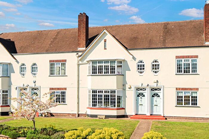 2 Bedroom Maisonette For Sale In Lock Chase, Blackheath, London, SE3