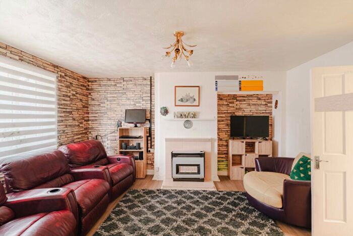 3 Bedroom End Of Terrace House For Sale In Stanton Road, Southmead, Bristol, BS10