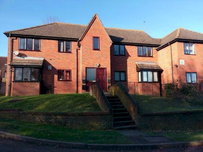 1 Bedroom Flat To Rent In Whites Rise, Irthlingborough, Wellingborough, NN9