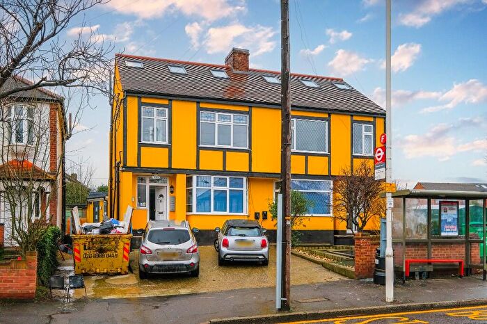 2 Bedroom Flat To Rent In St. Barnabas Road, Woodford Green, Essex, IG8