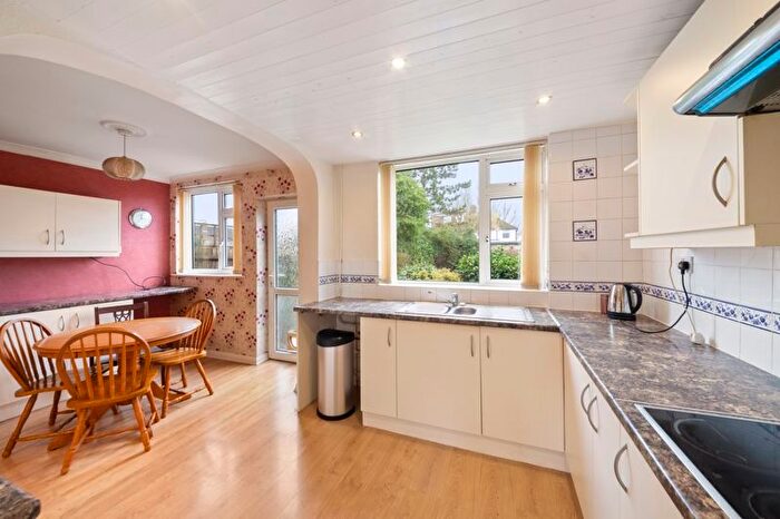 5 Bedroom Semi-Detached House For Sale In Nutfield Gardens, Northolt, UB5