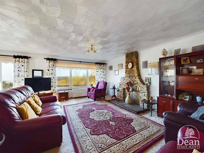 2 Bedroom Detached Bungalow For Sale In Woodside Street, Cinderford, GL14