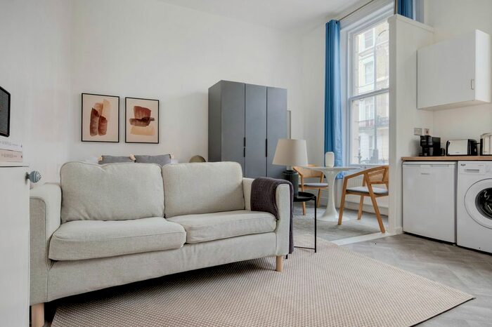 Studio To Rent In Kensington, London, W14
