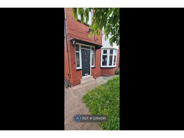 3 Bedroom Semi-Detached House To Rent In Montagu Gardens, Leeds, LS8