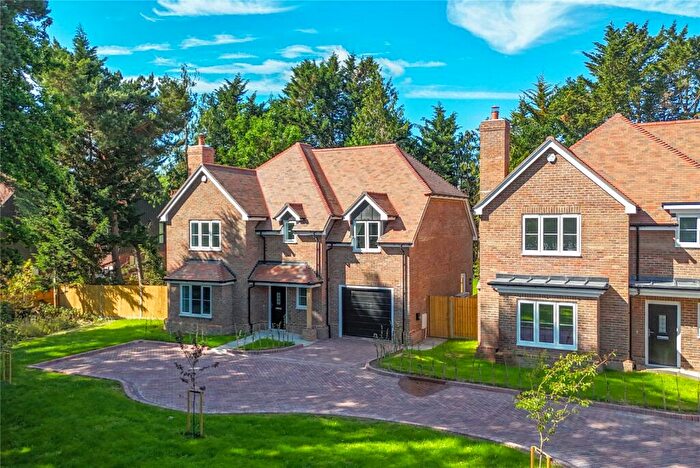 5 Bedroom Detached House For Sale In Bartley Heath, North Warnborough, Hook, Hampshire, RG29
