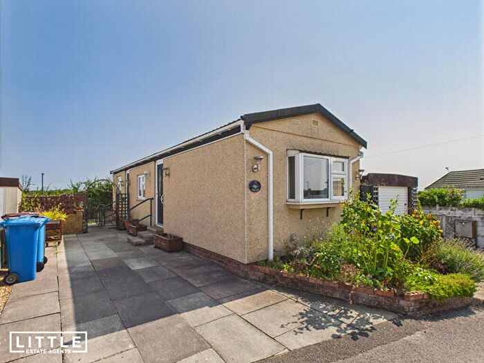 1 Bedroom Park Home For Sale In Lake View, Halsnead Park, L35