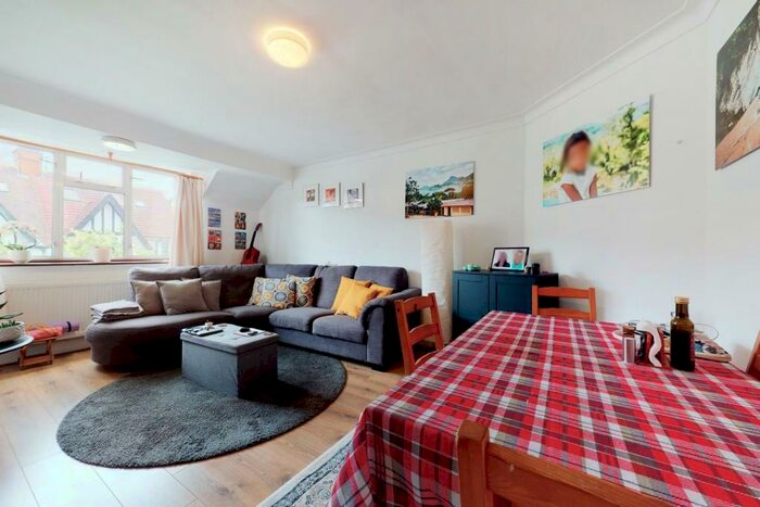 2 Bedroom Flat To Rent In Alyth Gardens, Temple Fortune, NW11