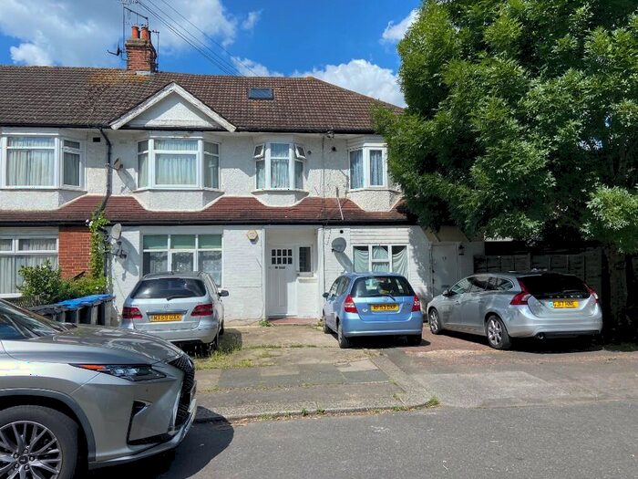 Studio To Rent In Ecclesbourne Close, London, N13