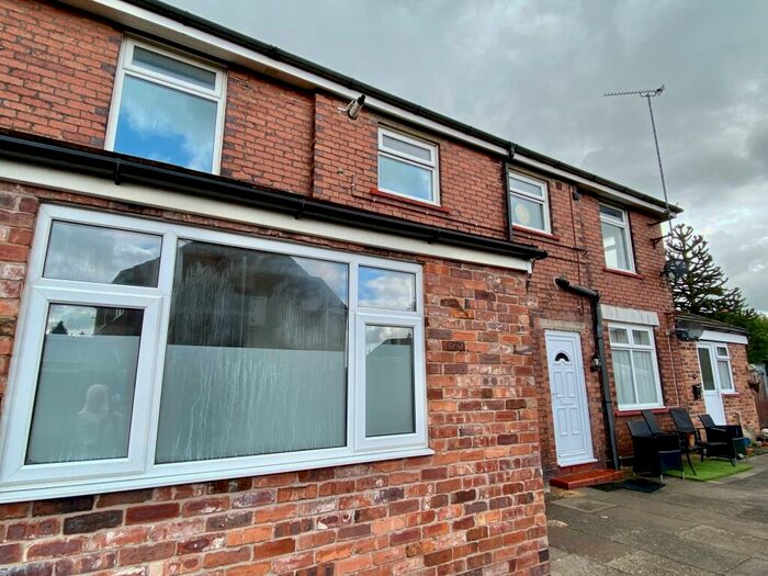 2 Bedroom Flat To Rent In Moston Road, Ettiley Heath, Sandbach, CW11