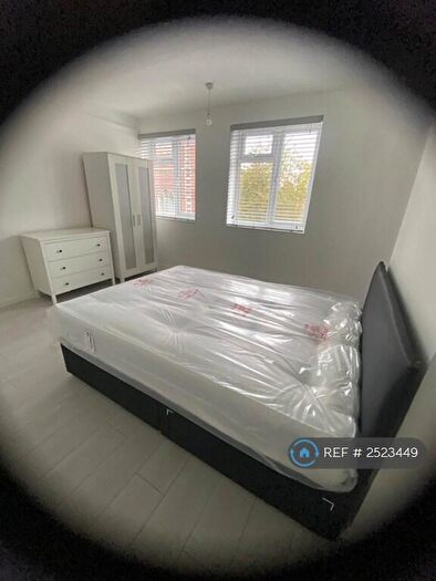 3 Bedroom Flat To Rent In Hills Road, Cambridge, CB2