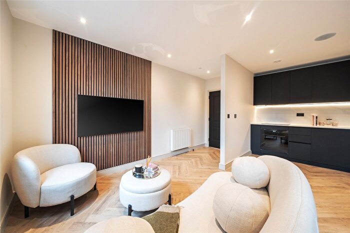 1 Bedroom Flat For Sale In High Street, Crowthorne, RG45