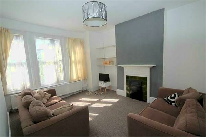 3 Bedroom Flat To Rent In Chandos Road, Willesden Green, NW2