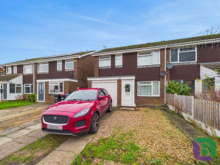 3 Bedroom Semi Detached House For Sale In Goldsmiths Way, Newport Pagnell, MK16