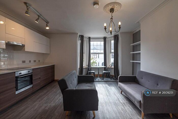 1 Bedroom Flat To Rent In Carrington, Nottingham, NG5