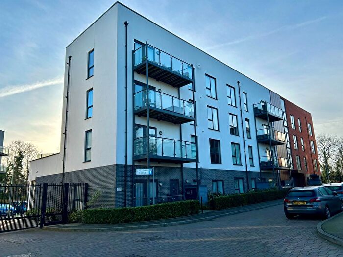 2 Bedroom Flat For Sale In Jackdaw Close, Romford, RM3