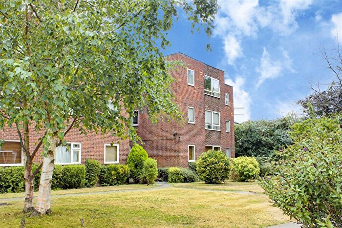 2 Bedroom Flat To Rent In Lincoln Road, Enfield, EN1