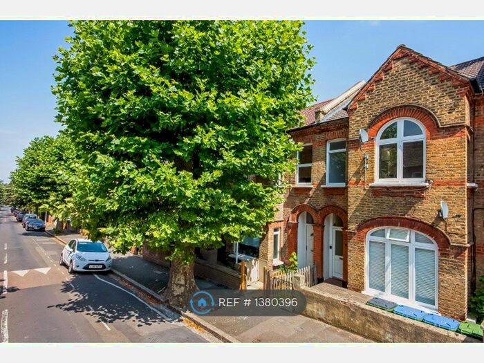 3 Bedroom Flat To Rent In Elliscombe Road, London, SE7