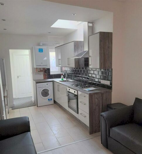 6 Bedroom Flat To Rent In Winnie Road, Selly Oak, Birmingham, B29